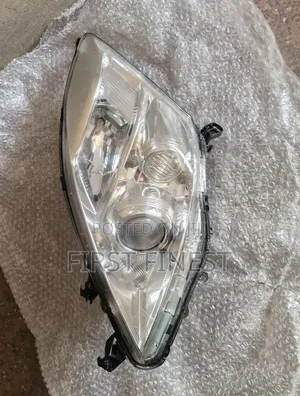 Toyota Isis Headlights