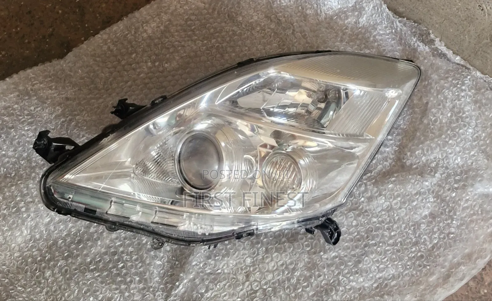 Toyota Isis Headlights
