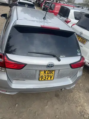Toyota Corolla Fielder 2017 Silver