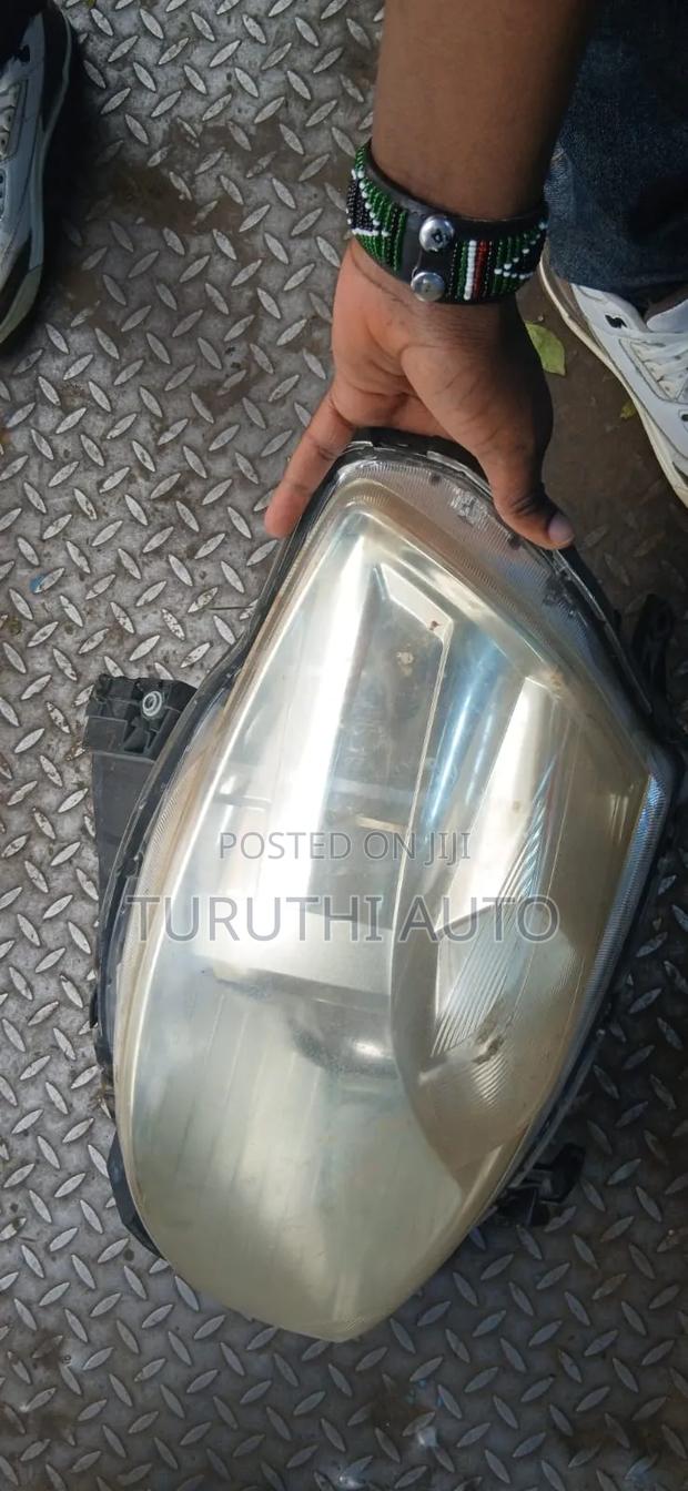 Nissan Tiida 2008-2012 Headlight