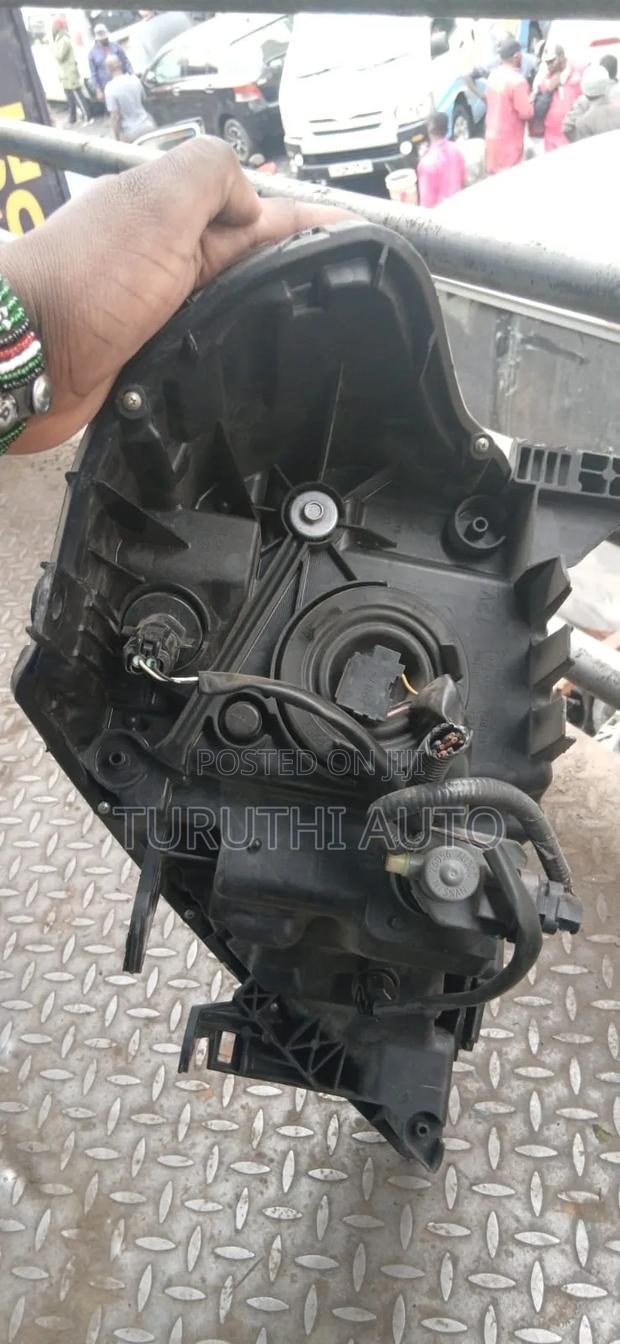 Nissan Tiida 2008-2012 Headlight - thumbnail 2