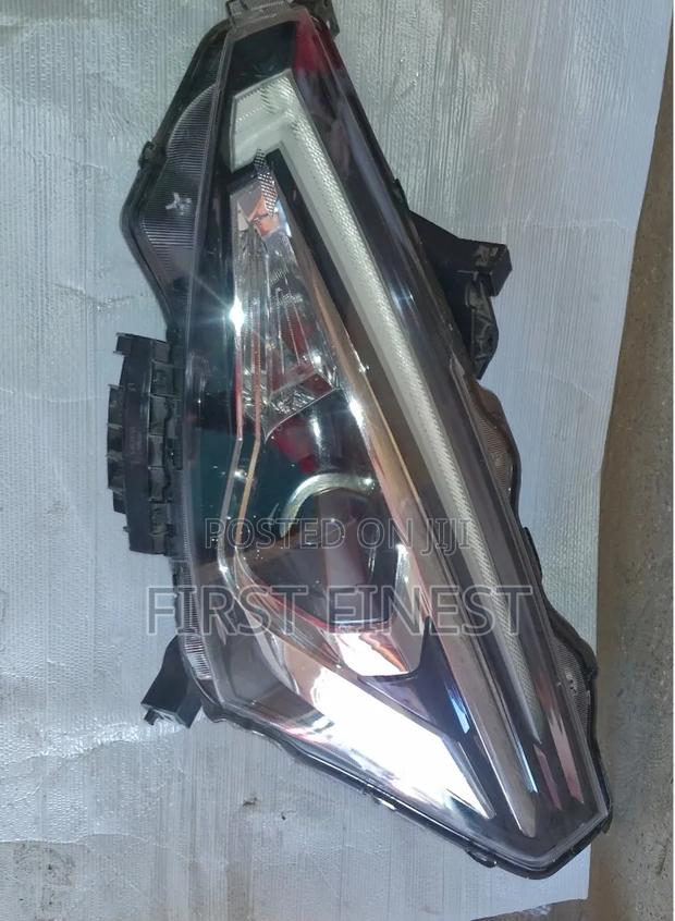 Nissan Tiida 2018 Xenon