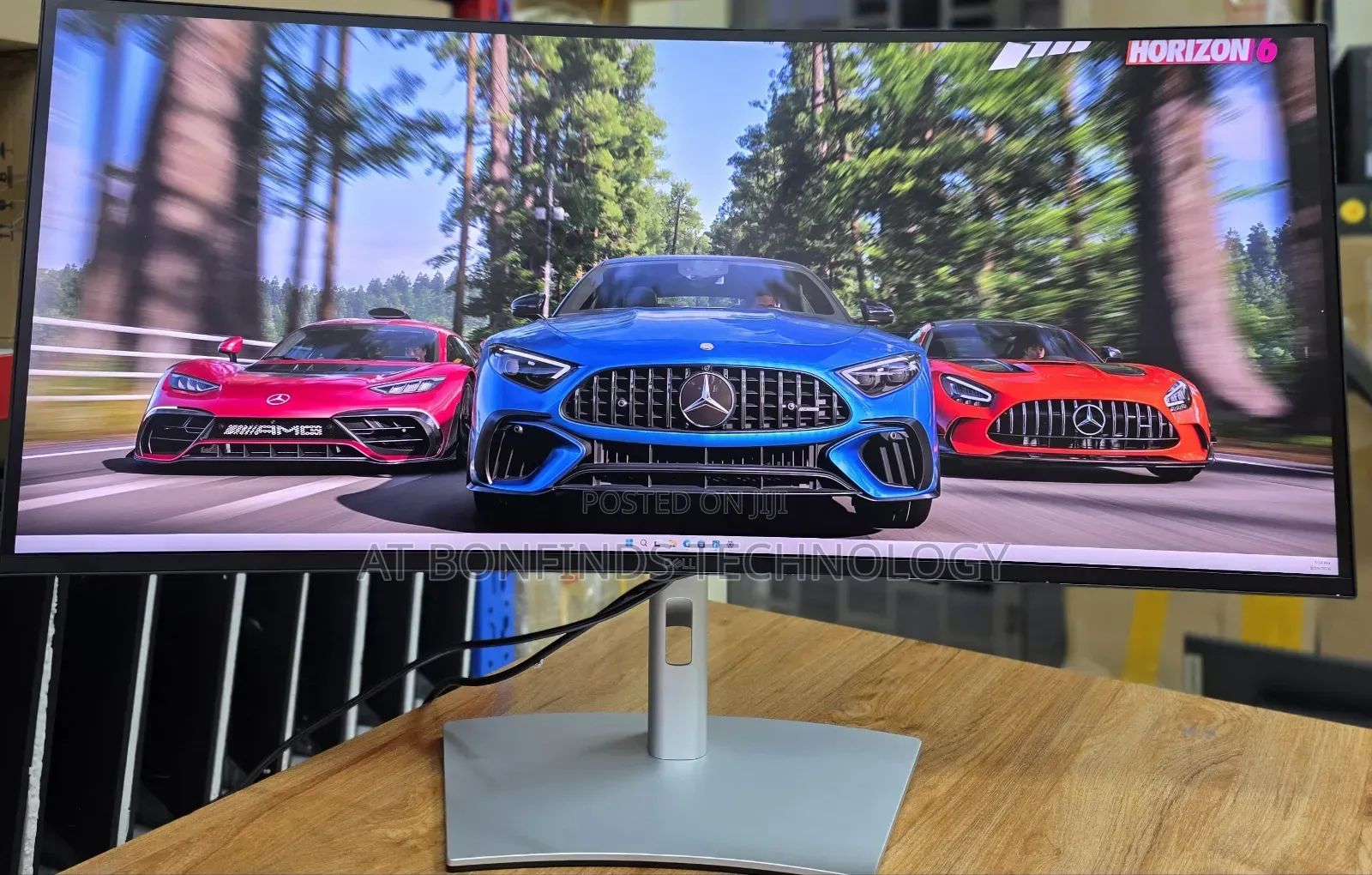 Dell 38 Inch Curved Monitor 
Model:U3821DW
Resolution:3840*1600
Ips