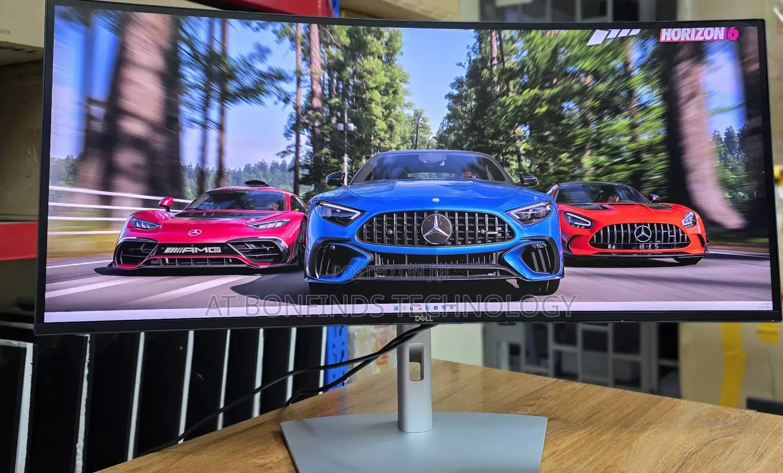 Dell 38 Inch Curved Monitor 
Model:U3821DW
Resolution:3840*1600
Ips