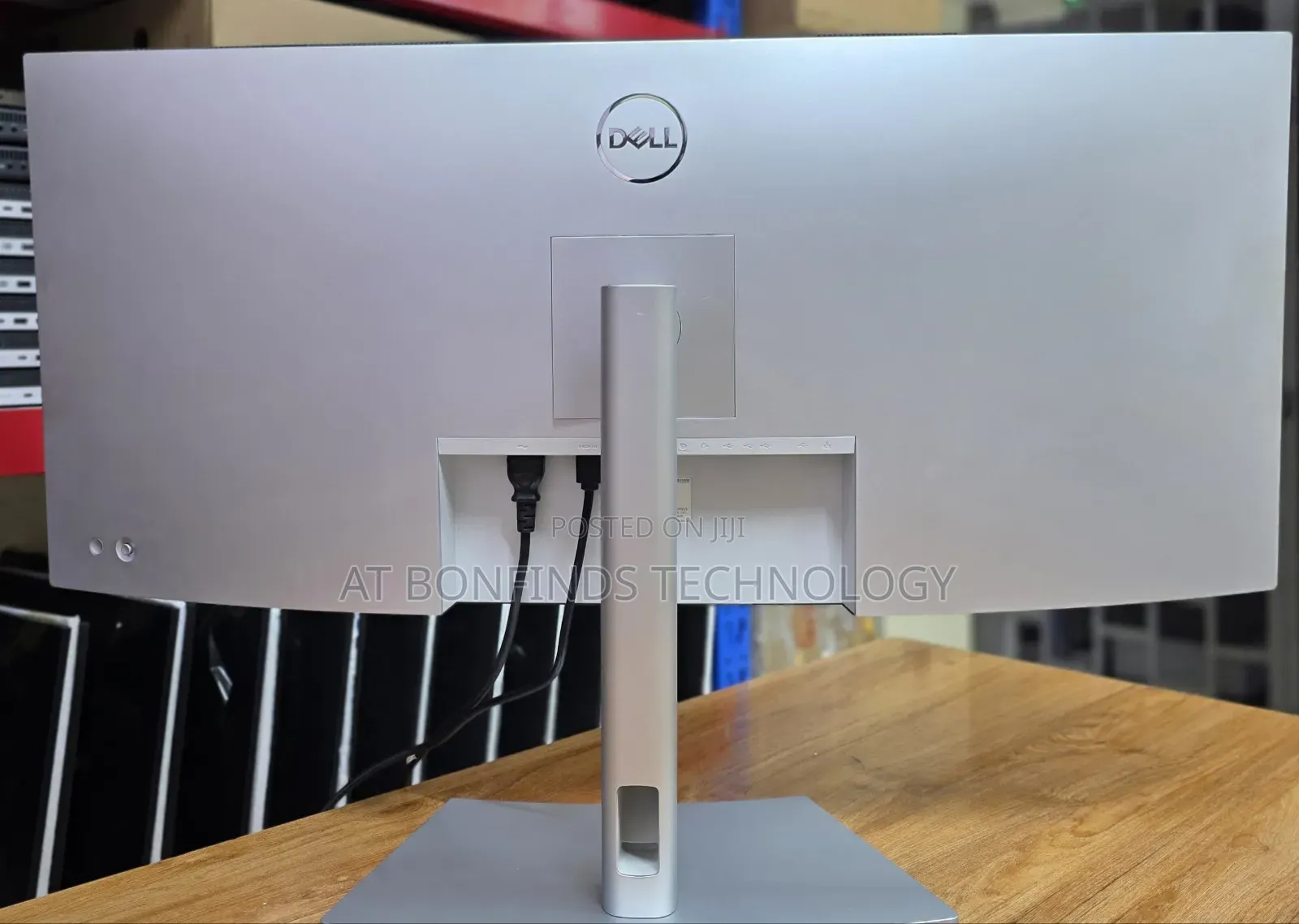 Dell 38 Inch Curved Monitor 
Model:U3821DW
Resolution:3840*1600
Ips