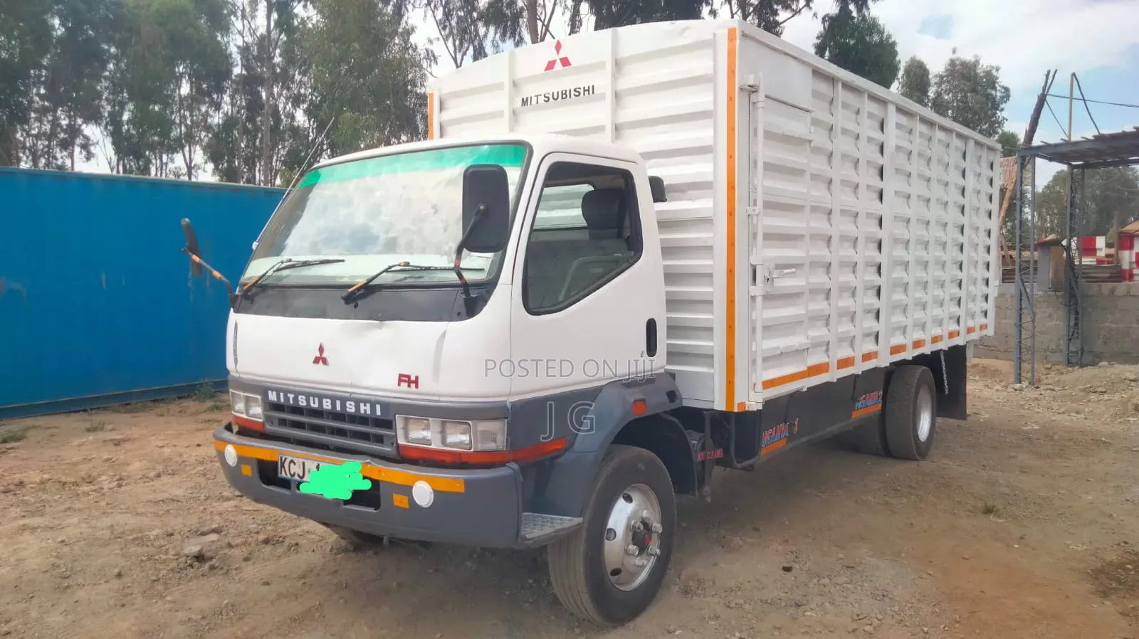 Mitsubishi FH 215 Local