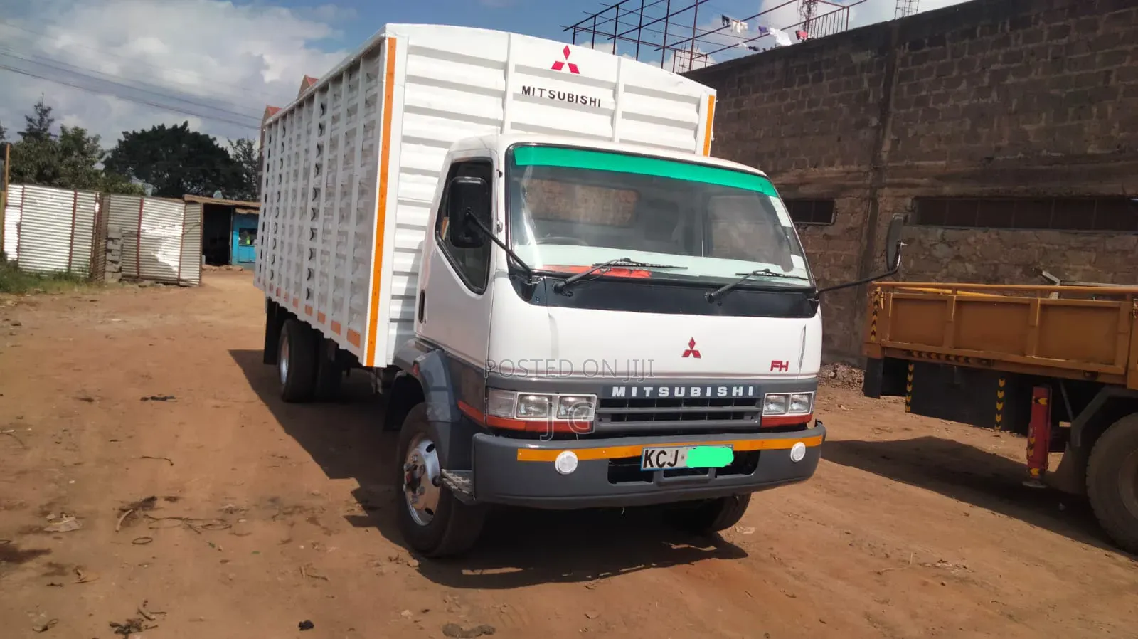 Mitsubishi FH 215 Local