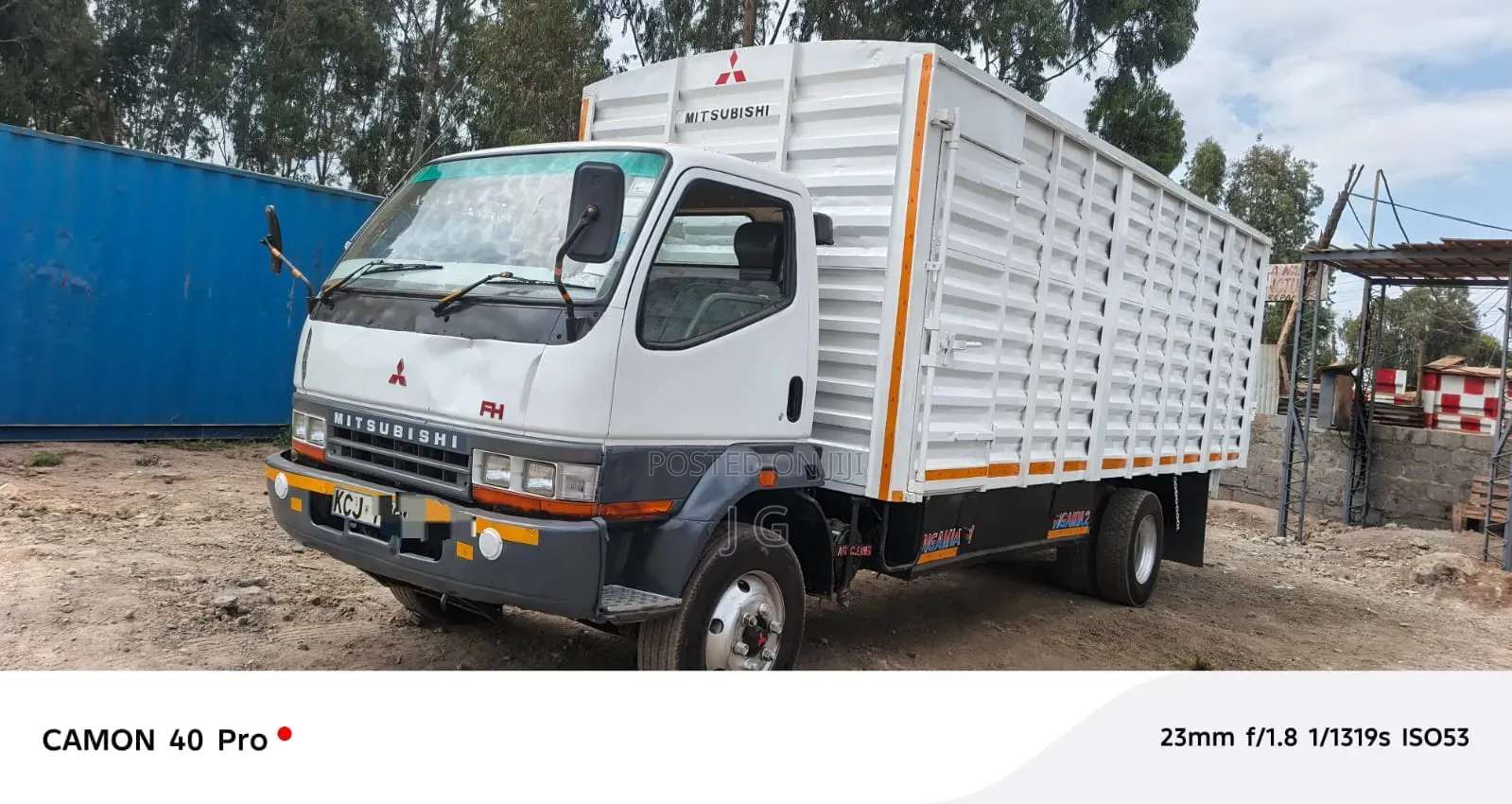 Mitsubishi FH 215 Local