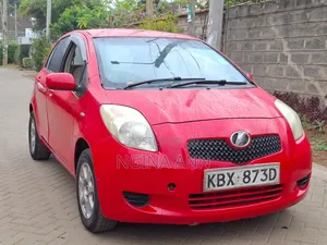 Toyota Vitz 2006 Red