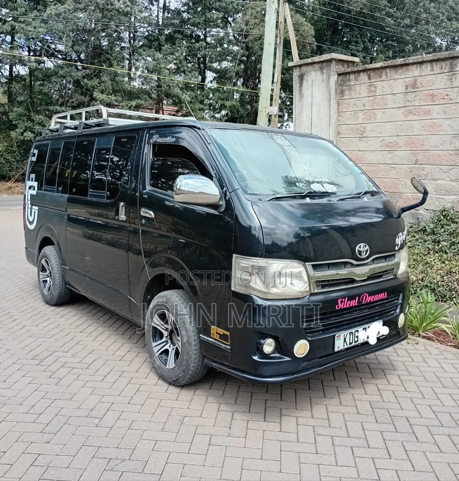 Toyota HiAce 2014 Black