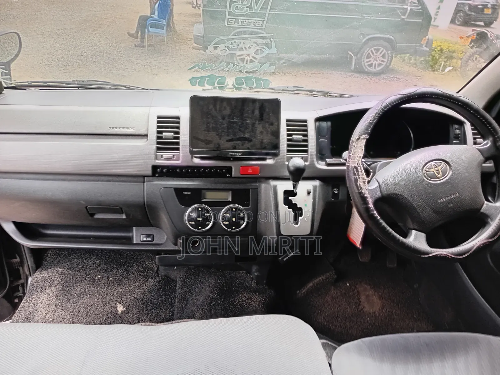 Toyota HiAce 2014 Black