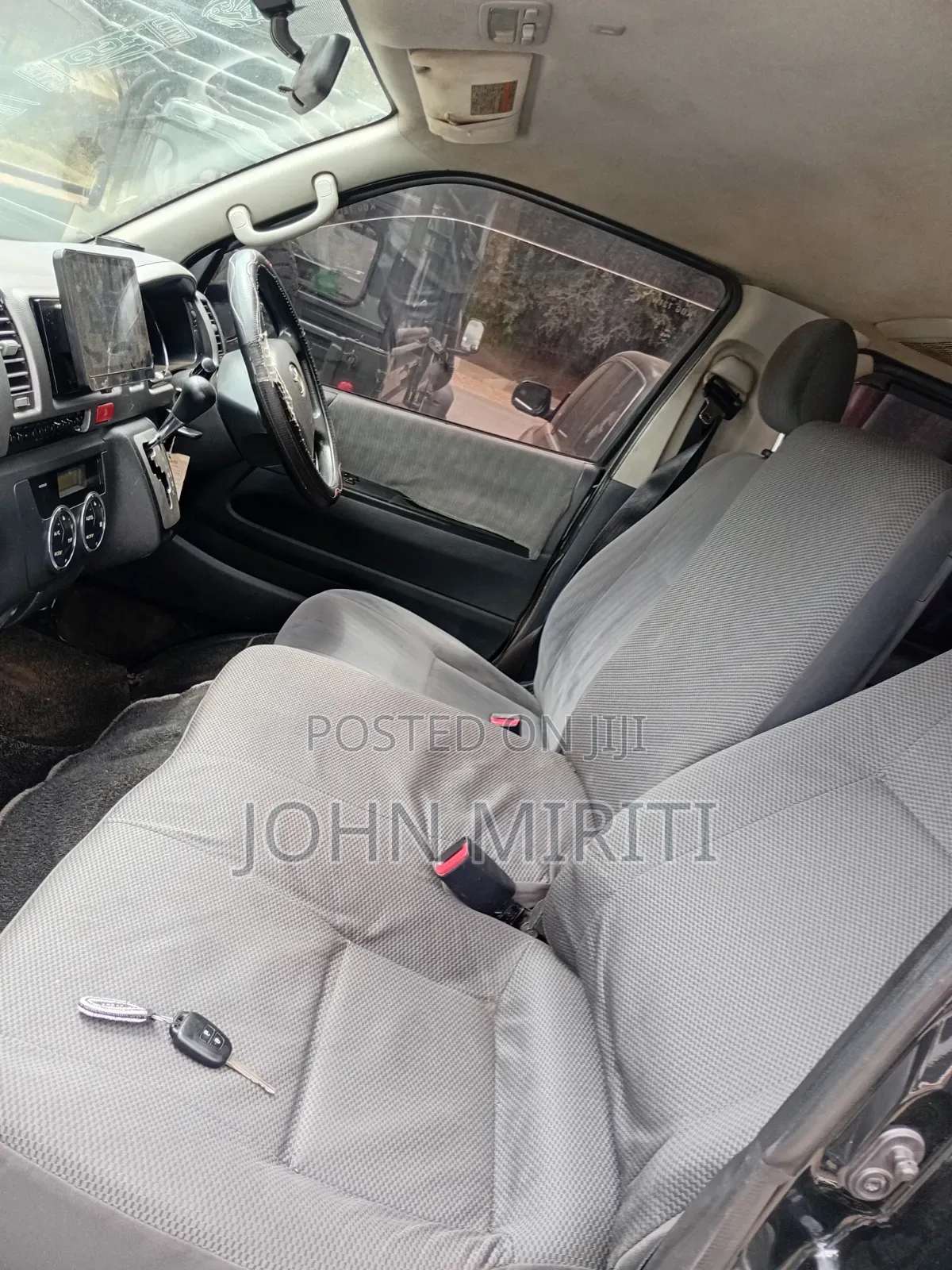Toyota HiAce 2014 Black