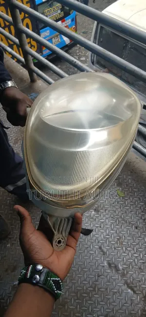 Toyota Passo 2010 Non Focus Headlight