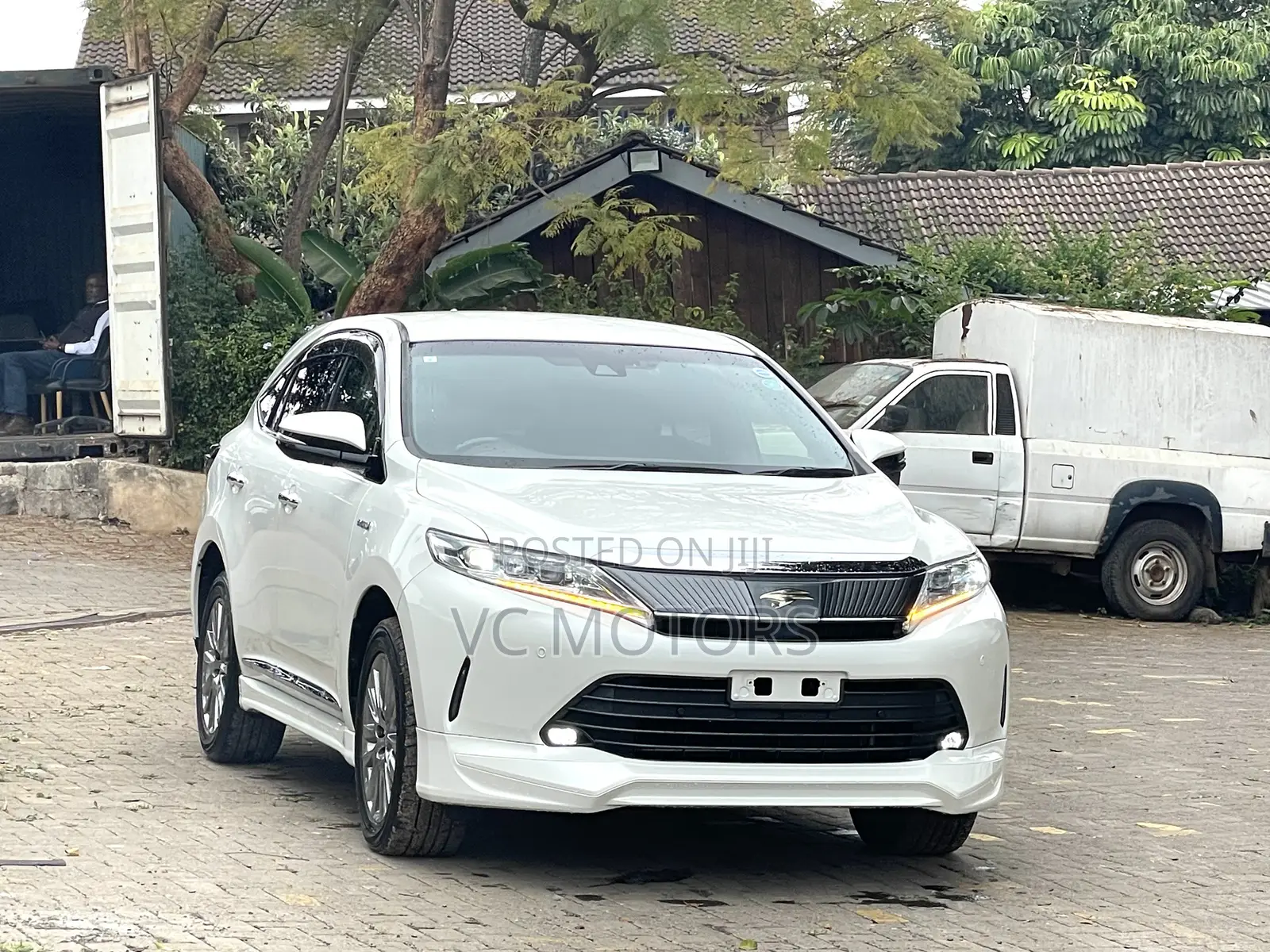 Toyota Harrier 2.5 Hybrid 4WD 2019 White