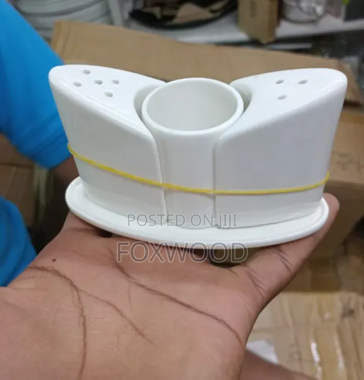Ceramic 4pc Salt Shaker Square
