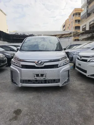 Toyota Voxy 2019 Silver