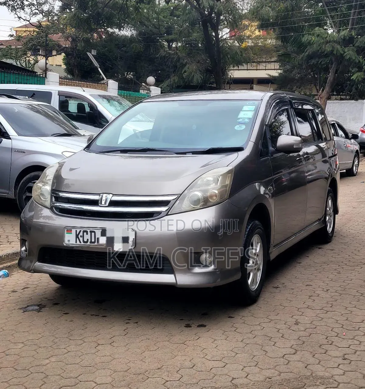 Toyota ISIS 2008 Gray