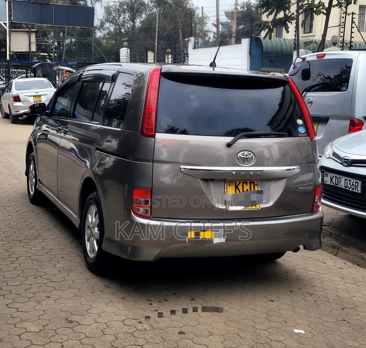 Toyota ISIS 2008 Gray