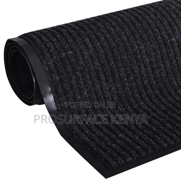 Modern Ribbed Welcome Mat 80×120cm – KSh 2,999