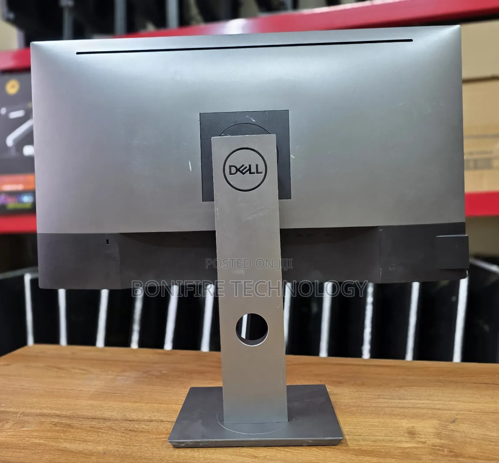 Dell U2718Q 
27 Inch 
 Display (3840*2160)
60 Hz
Thin Bezel