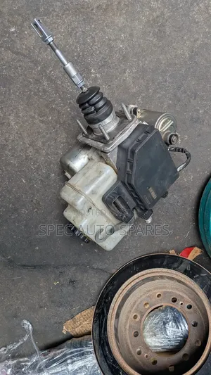 Electronic Master Cylinder Land Cruiser 200 Series V8