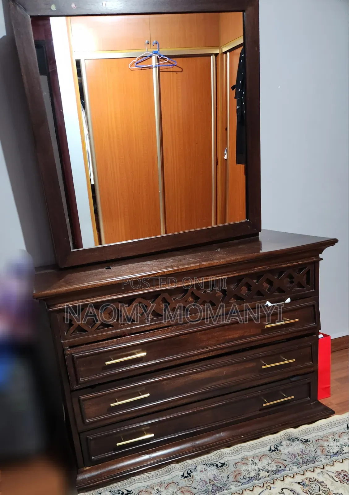 Dressing Table With Mirror and Sliding Shelves