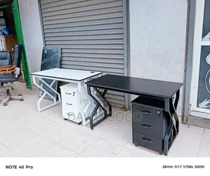 Mobile Pedestrial and a Table