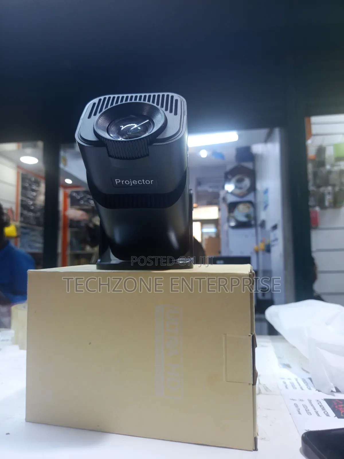 Android HY320 Mini Portable Projector 
