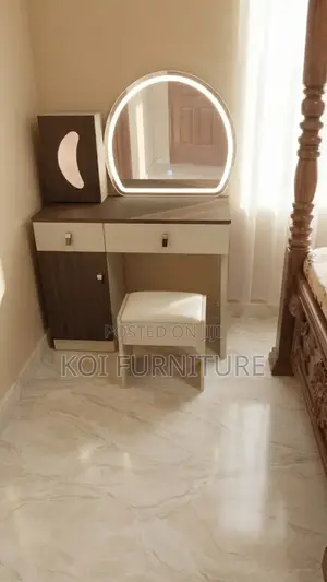 Dressers; Classic Elegant Vanity Set With Lighting