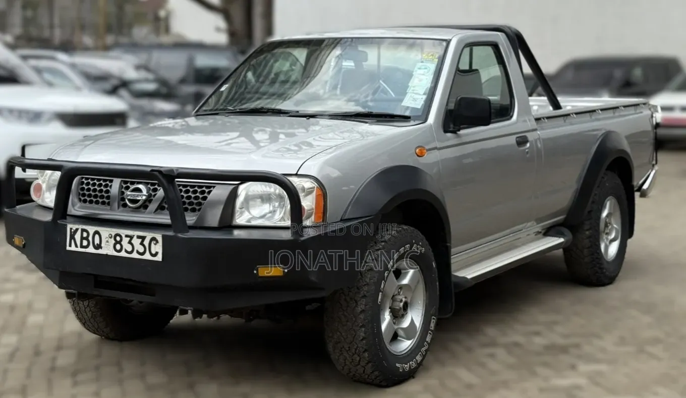 Nissan NP300 2010 Silver