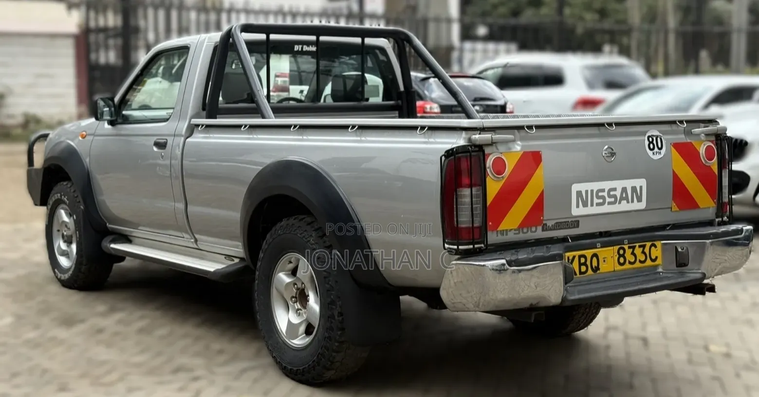 Nissan NP300 2010 Silver