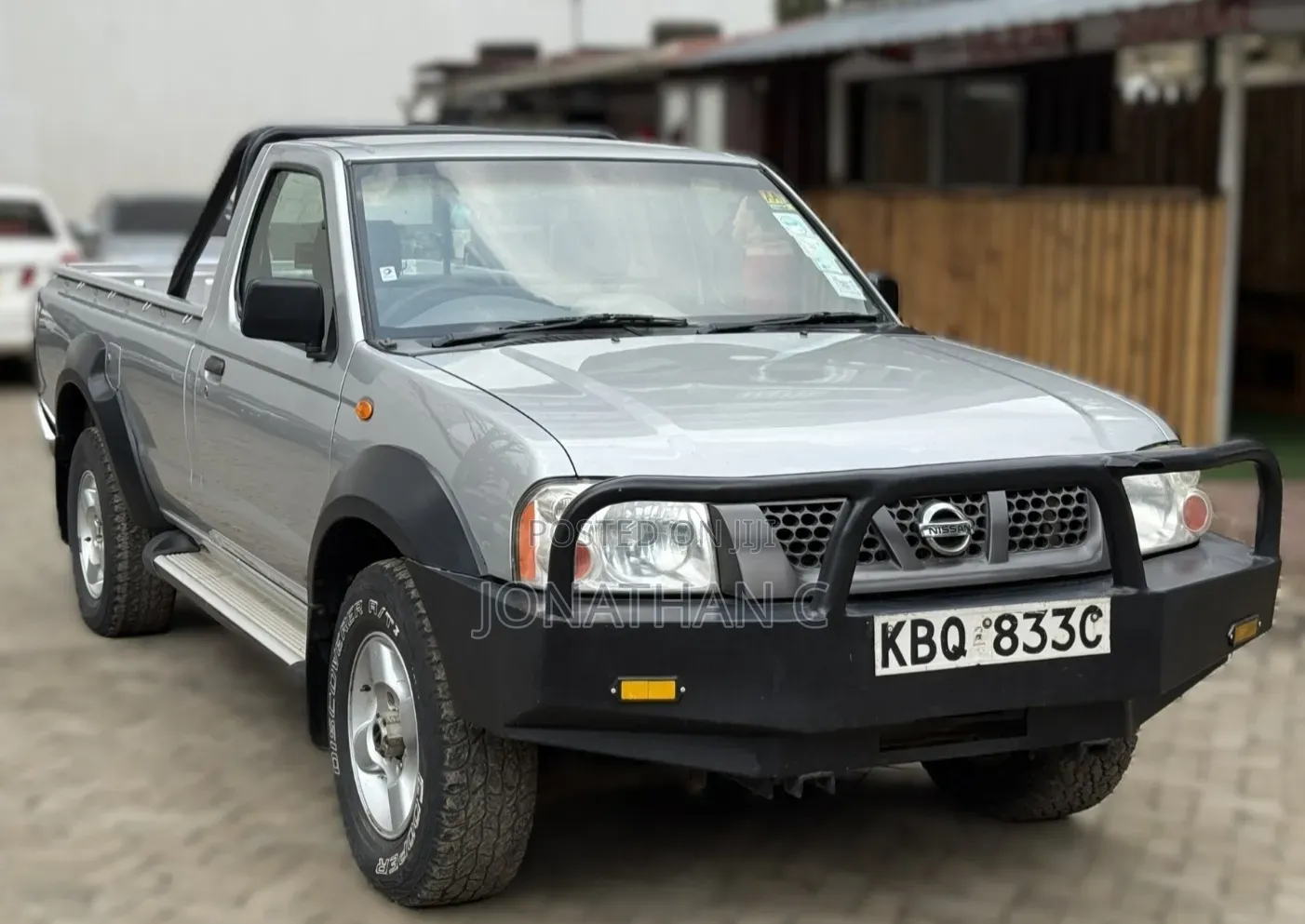 Nissan NP300 2010 Silver