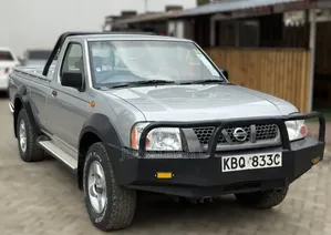 Nissan NP300 2010 Silver