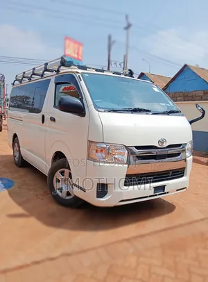 Toyota HiAce 2019 White