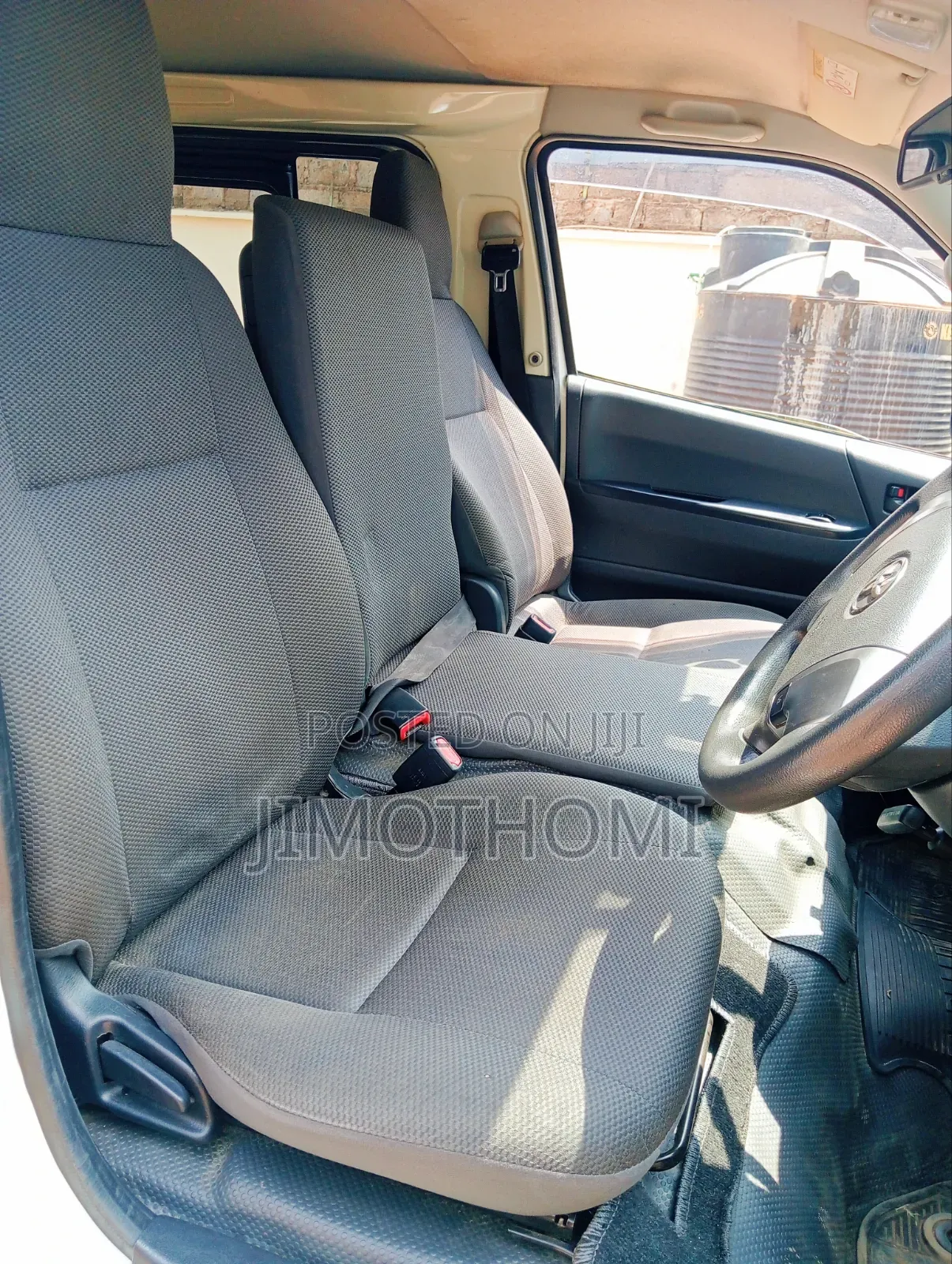 Toyota HiAce 2019 White