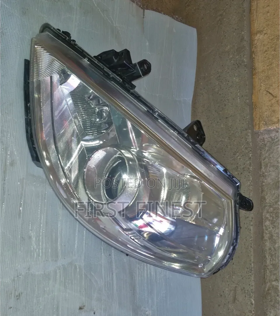 Nissan Tiida 2010 Xenon