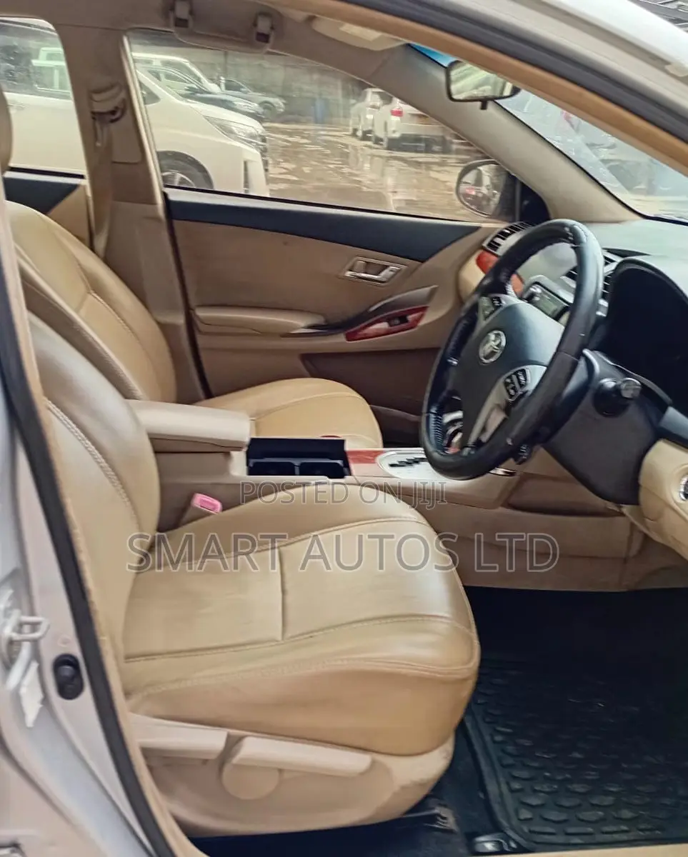 Toyota Premio 2013 Silver
