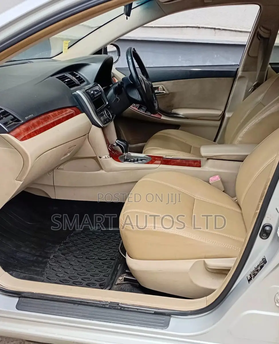 Toyota Premio 2013 Silver