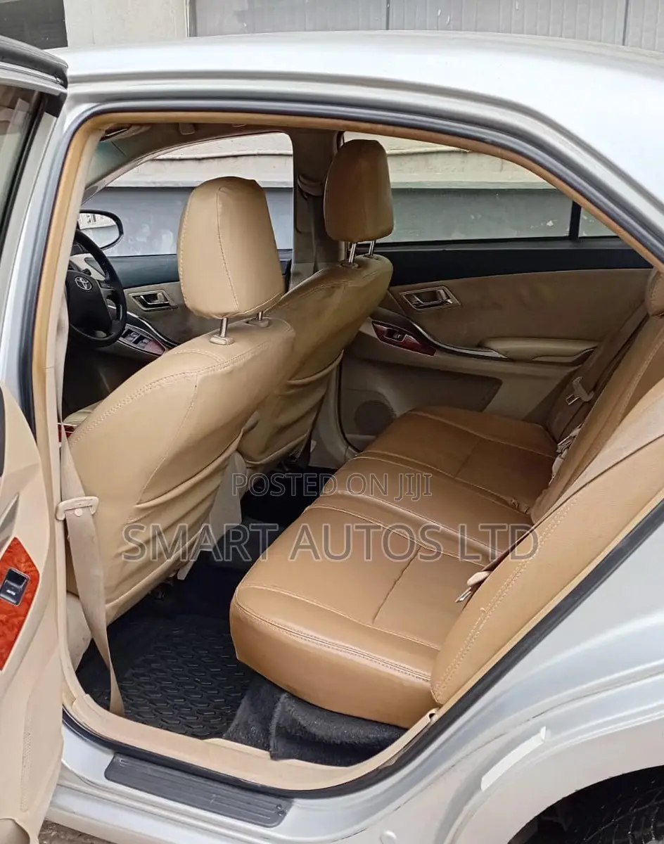 Toyota Premio 2013 Silver
