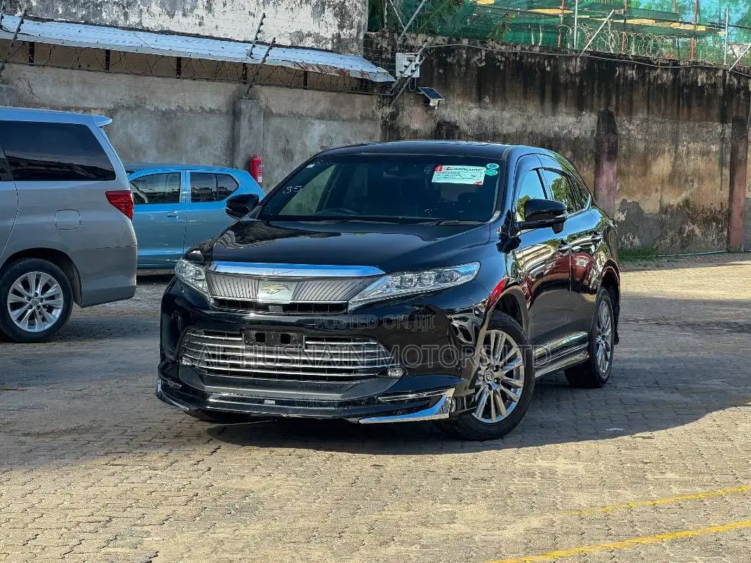Toyota Harrier 2.0 2020 Black