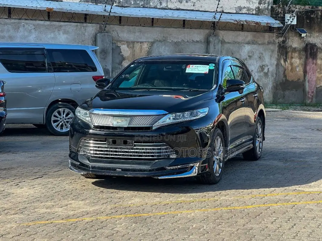 Toyota Harrier 2.0 2020 Black