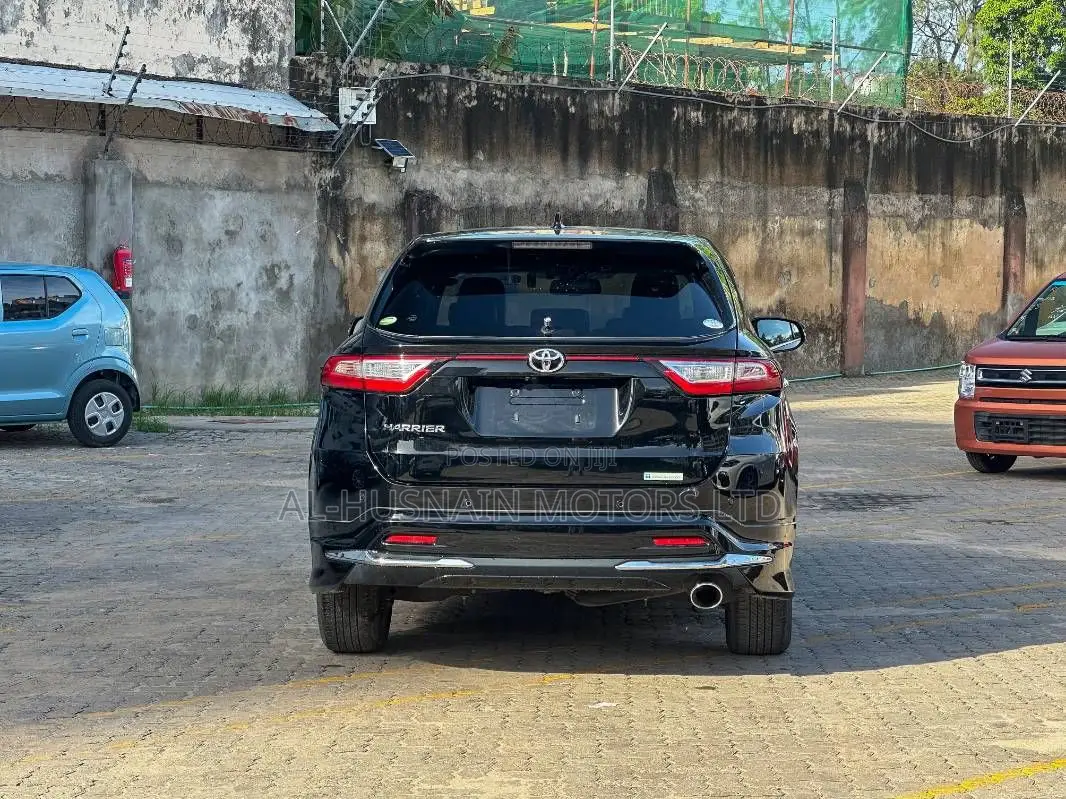 Toyota Harrier 2.0 2020 Black