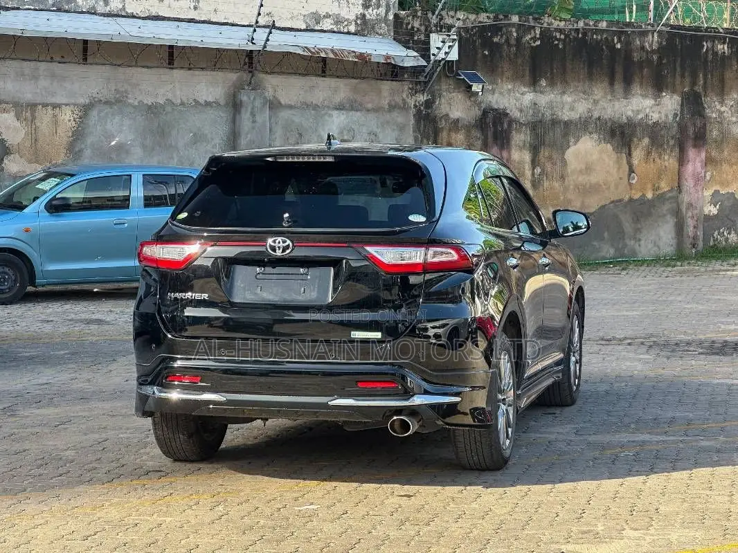 Toyota Harrier 2.0 2020 Black