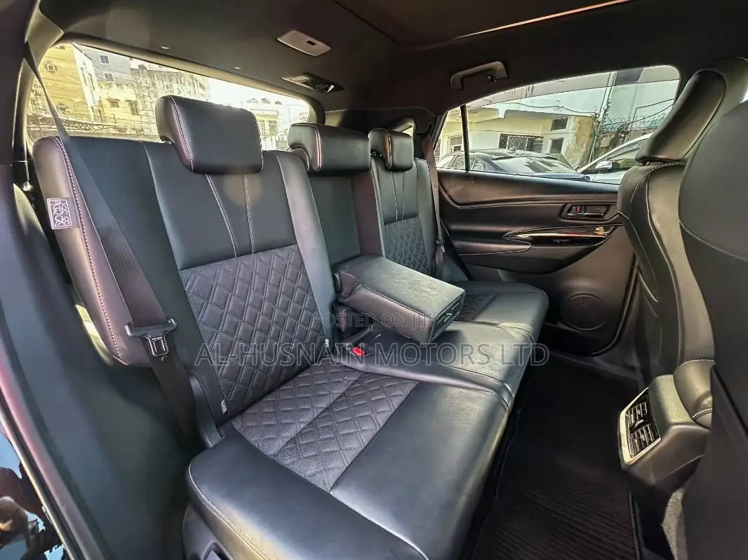Toyota Harrier 2.0 2020 Black