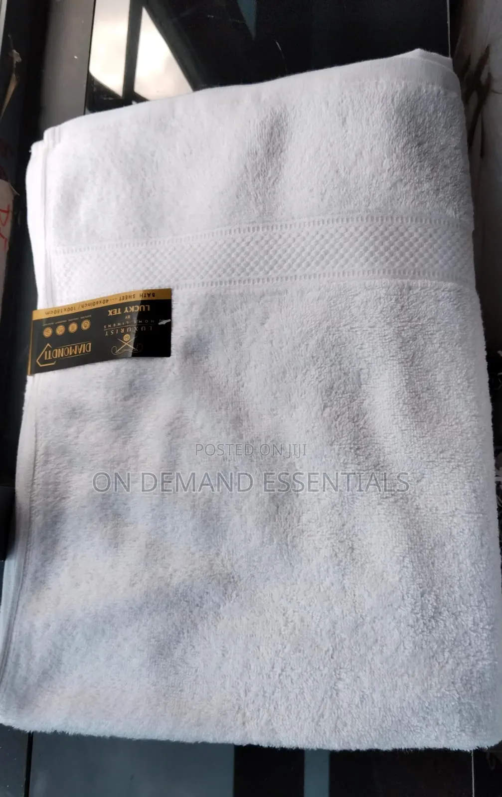 Large White Towels
Material  Cotton 
Size 100cm*150cm