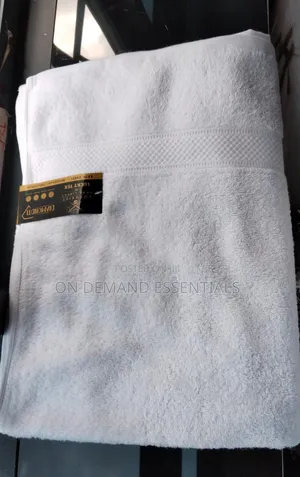 Large White Towels
Material  Cotton 
Size 100cm*150cm