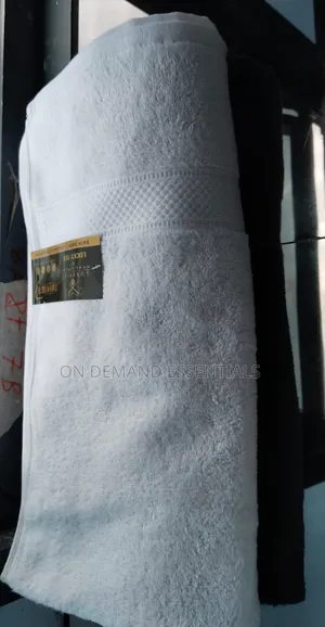 Large White Towels
Material  Cotton 
Size 100cm*150cm