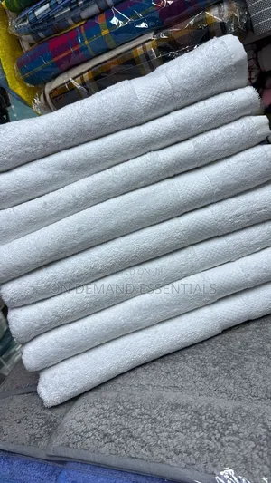 Large White Towels
Material  Cotton 
Size 100cm*150cm