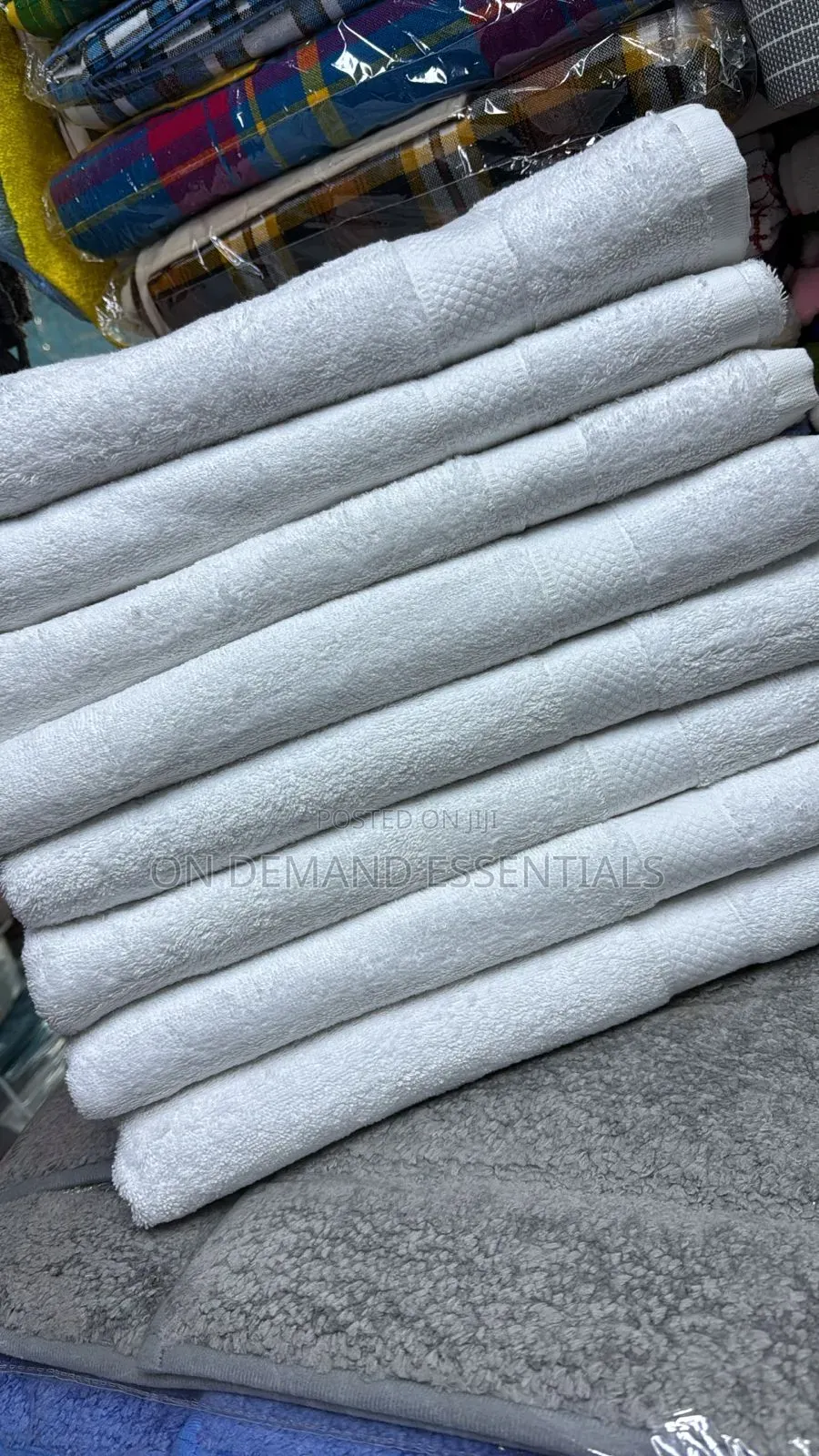 Large White Towels
Material  Cotton 
Size 100cm*150cm