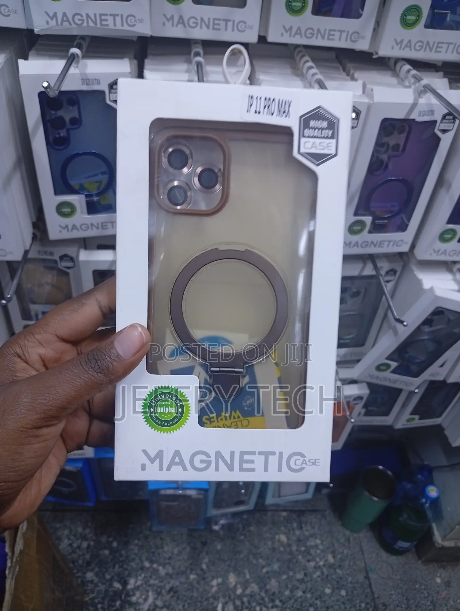 MagSafe-compatible iPhone 11 Pro Max Magnetic Case a Clear Back